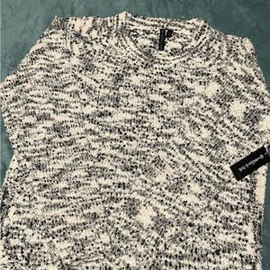 BLACK & WHITE Marble Knit Long Sleeve Crew Neck Sweater with Dolphin Hem…